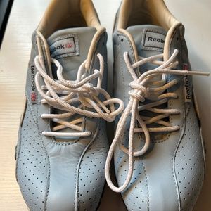 NWOT Reebok women’s blue and white sneakers sz 8